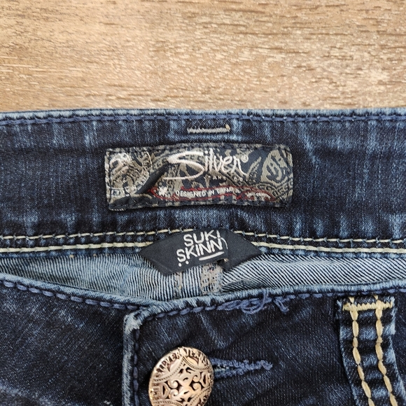 SILVER JEANS SUKI SKINNY DARK WASH WHISKERING SIZE 29 - Picture 6 of 10